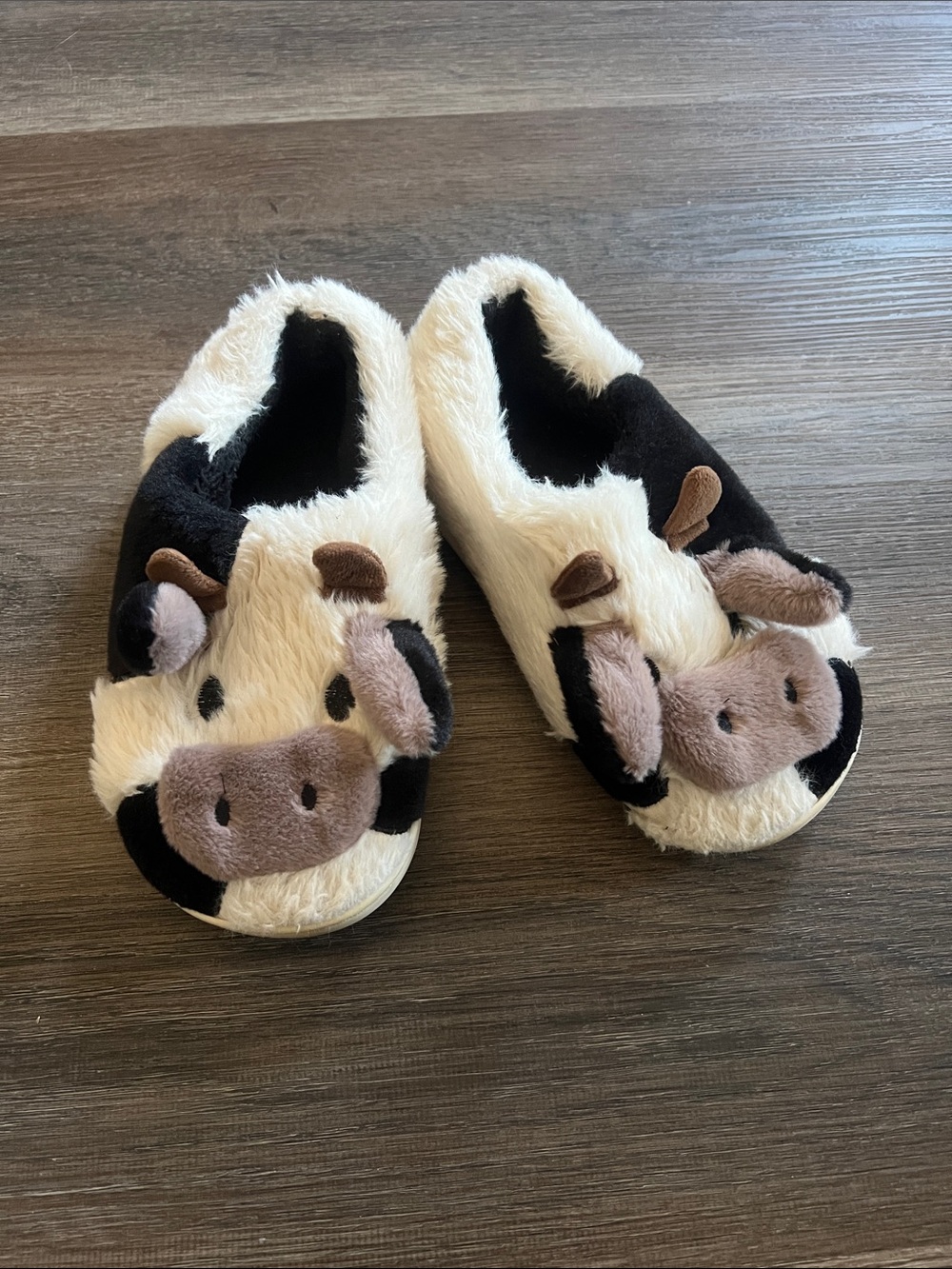 (6) Cozy Cow Plush Kids One-Piece Slippers - Black & White 38/39